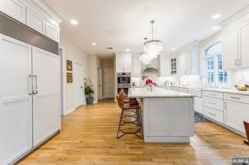 9 Blackledge Ct, Closter NJ  07624-3231 exterior