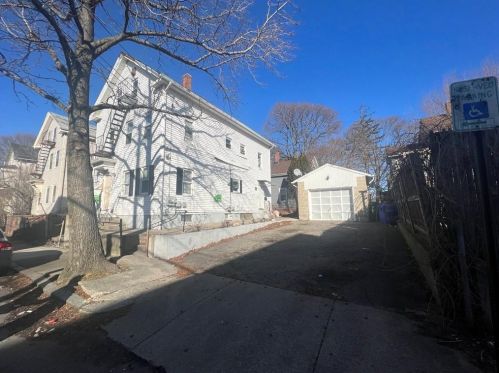 51 Heath St, Providence, RI 02909-3730