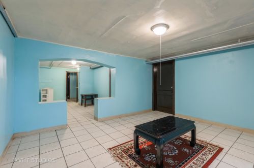 2610 Argyle St, Chicago IL 60625-2738 exterior