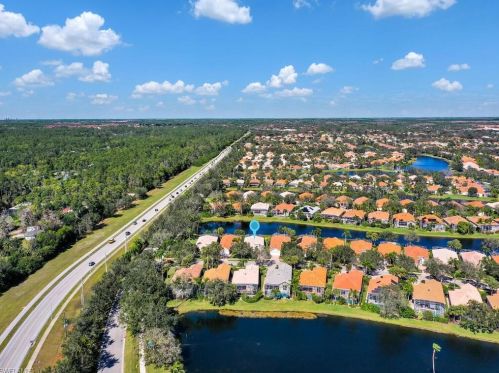 5211 Hawkesbury Way, Naples FL 34119-9582 exterior