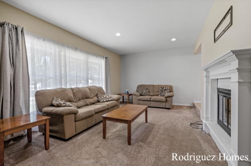 3214 Brookshire Dr, Grand Rapids MI 49508-2445 exterior