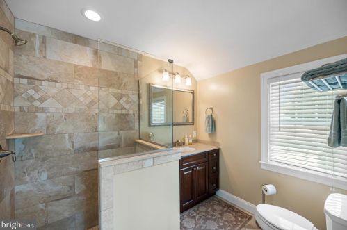 5 Lexington Ave, Pittsburgh PA 15215-3218 exterior