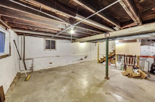 1832 Estes Ave, Chicago IL 60645-2904 exterior