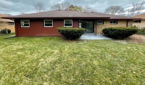 8959 Mohawk Rd, Milwaukee WI  53217-1741 exterior