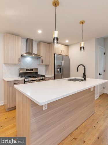 2233 Cedar St, Philadelphia PA  19125-2909 exterior