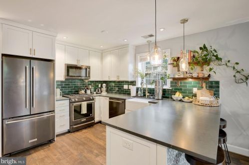 2602 Commonwealth Ave, Alexandria VA 22305-2526 exterior