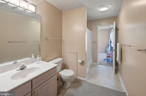 381 Thornhill Dr, Hanover PA  17331-7976 exterior