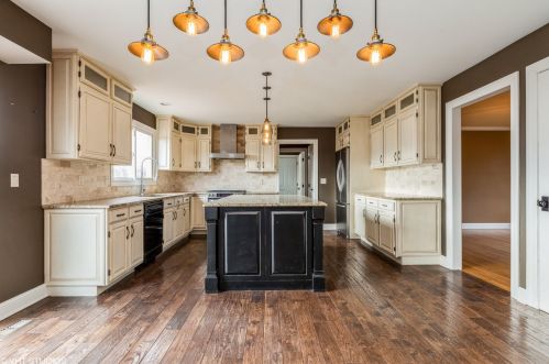 237 Burning Bush Trl, Bull Valley IL 60012-3652 exterior