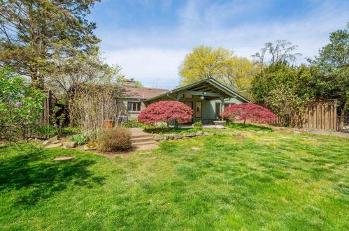 1243 Pinewood Dr, Pittsburgh PA  15243-1811 exterior