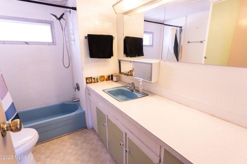 5401 Flying M St, Tucson AZ 85713-6421 exterior