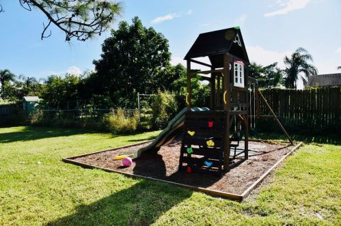 2037 Hideaway Cir, Fort Pierce FL 34952-4801 exterior