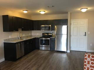 325 New State Rd, Manchester CT  06042-1818 exterior