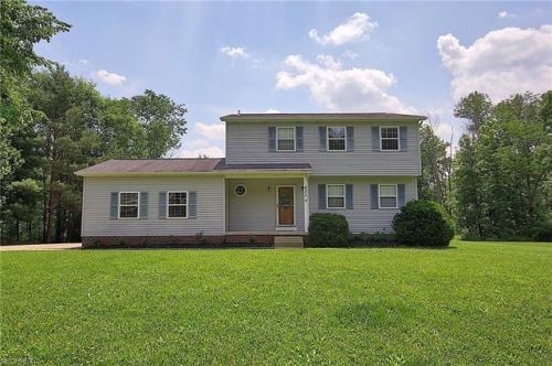 833 Sherwood Dr, Aurora, OH 44202-6546