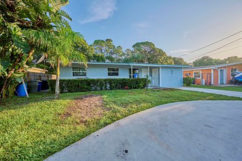 806 Howie Dr, Fort Pierce, FL 34982-6256