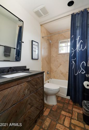 4507 Cheery Lynn Rd, Phoenix AZ 85018-6448 exterior