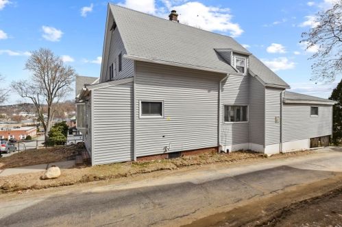 11 Chadwick St, Worcester MA 01605-1236 exterior