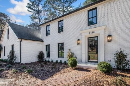 6160 Heards Creek Dr, Atlanta GA  30328-3635 exterior