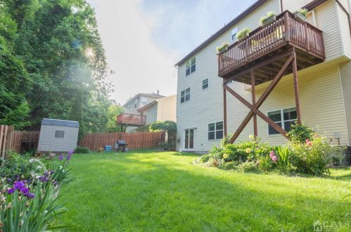 122 Dewolfe St, Edison NJ  08817-5145 exterior