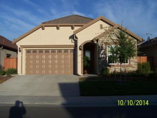 2233 Coryton Ln, Roseville, CA 95747-9557