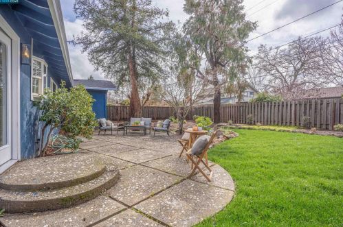 915 Dartmouth Way, Concord CA  94518-3819 exterior