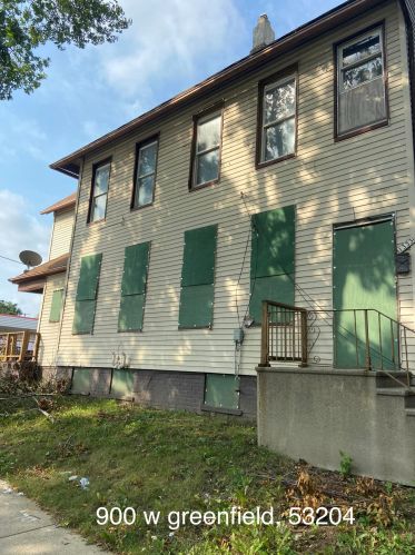 900 Greenfield Ave, Milwaukee WI  53204-2822 exterior