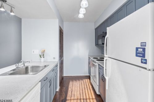 684 Irvington Ave, Maplewood NJ 07040-1623 exterior