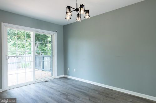 136 Dunsinane Dr, New Castle DE 19720-2323 exterior