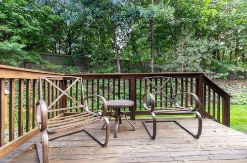 8 Whispering Pine Cir, Worcester MA 01606-1190 exterior