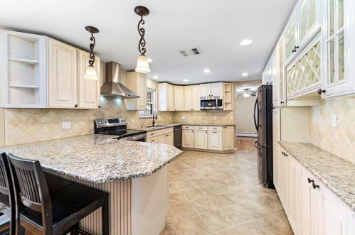 513 Pat Hvn Dr, Pittsburgh PA 15243-1739 exterior