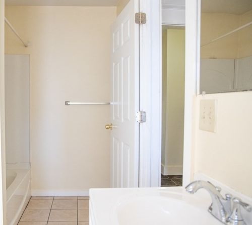 48 Morris St, Springfield MA 01105-2001 exterior