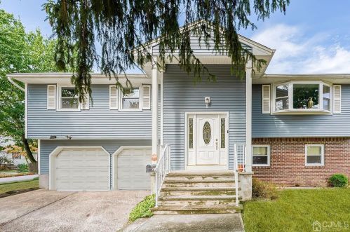 1 Charles Ct, Edison, NJ 08820-2818