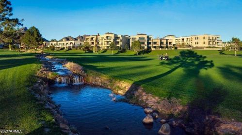 2 Biltmore Est, Phoenix AZ 85016-2853 exterior