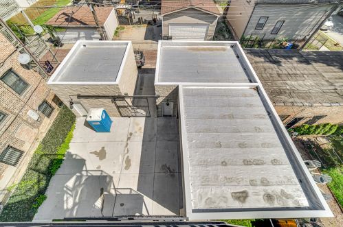 4559 Michigan Ave, Chicago IL 60653-4072 exterior