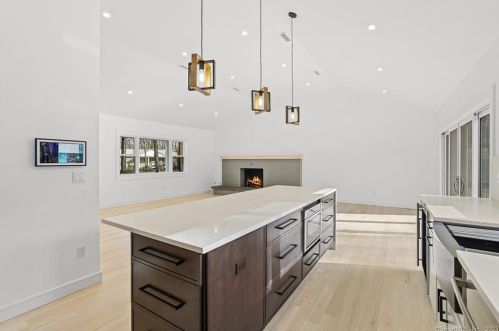 37 Walnut Hill Rd, Ridgefield CT  06877-2906 exterior