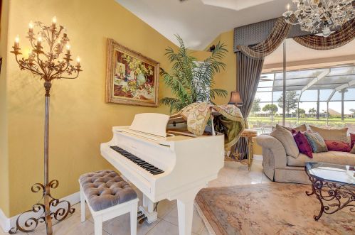 8048 Desmond Dr, Boynton Beach FL 33472-5013 exterior