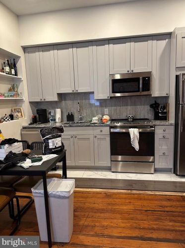 8 Front St, Philadelphia PA  19106-3001 exterior