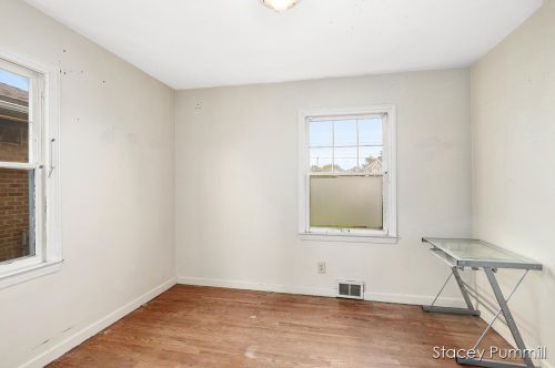 1137 Hovey St, Grand Rapids MI 49504-6124 exterior