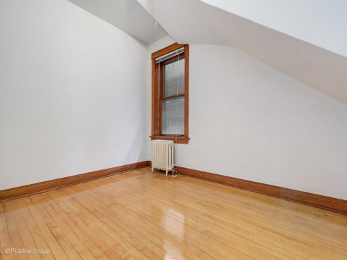 2008 Addison St, Chicago IL 60618-6102 exterior