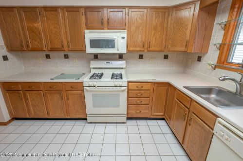 30 Baker Dr, Jackson Twp NJ 08527 exterior