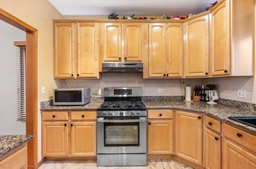 1220 Morraine Dr, Bull Valley IL 60098-9055 exterior