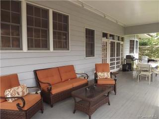 1558 Ala Puumalu St, Honolulu HI  96818-1547 exterior