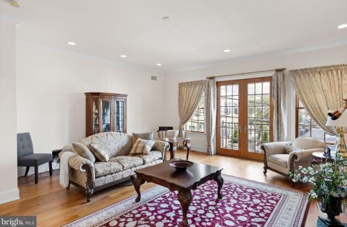 124 Bainbridge St, Philadelphia PA 19147-1866 exterior