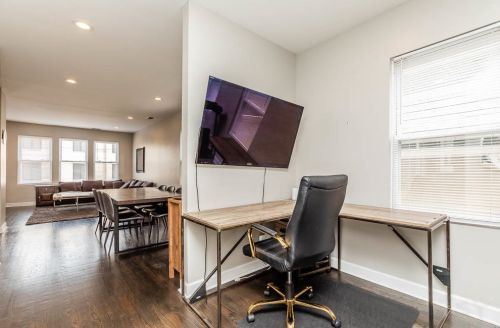 938 Noble St, Chicago IL  60642-5303 exterior