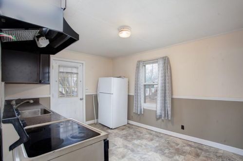 90 Smt St, Manchester CT 06040-4263 exterior