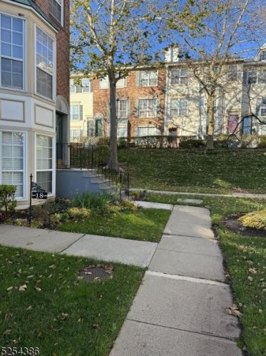 19 Howard Ct, Newark, NJ 07103-3455