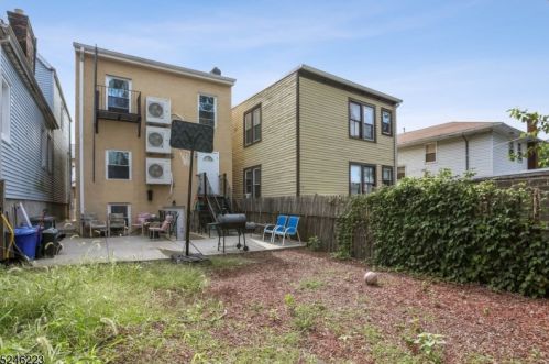 20 Grv Ter, Irvington NJ 07111-2722 exterior