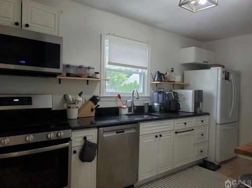 35 Pacific St, Edison NJ  08817-4468 exterior