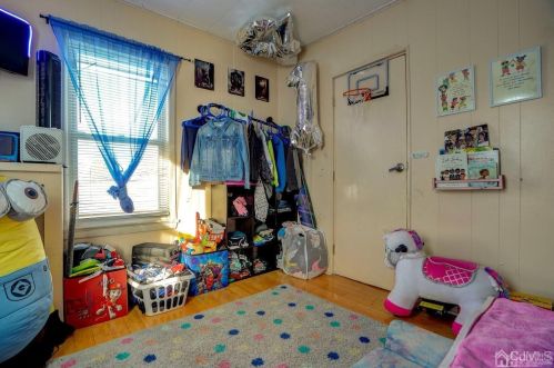 47 Fayette St, Edison NJ  08817-4317 exterior