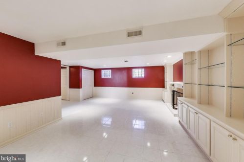 1101 Morningside Ln, Alexandria VA 22308-1042 exterior