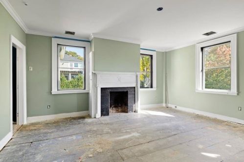 2 Cushing St, Providence RI 02906-2228 exterior